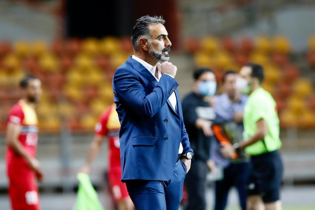 فکری: شمشیر را برای استقلال از رو بسته‌اند