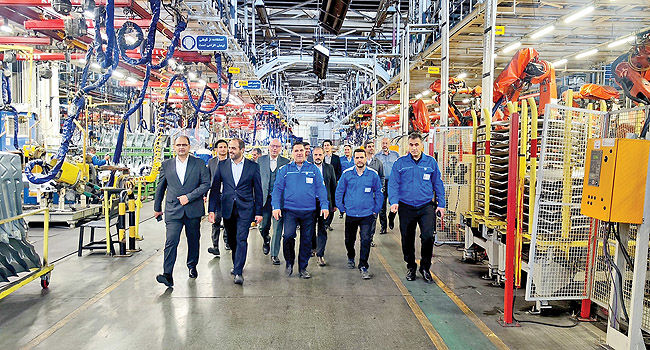 موانع ارزی از مسیر تولید خودرو برداشته شود