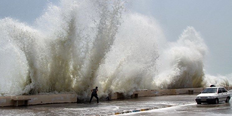 هشدار استانداری هرمزگان درباره امواج ۴ متری در دریای عمان
