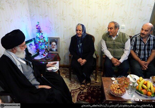 روایت خواندنی از حضور رهبر انقلاب در منزل خانواده شهید آشوری
