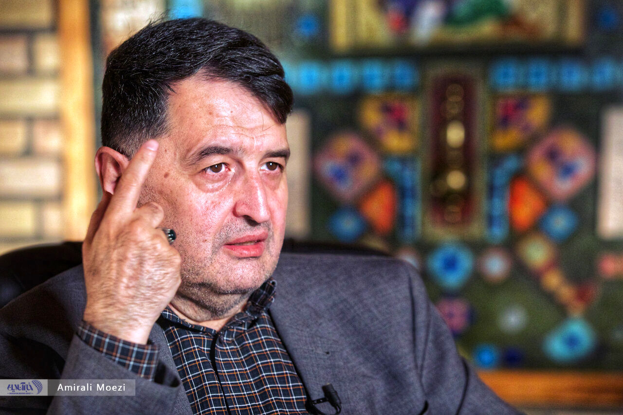 کاری را که مریم رجوی باید می‌کرد، علی فروغی کرد / به خاطر انتقاد از «گاندو»، سه قسمت اول «ایران‌اید» گروگان گرفته شد 2