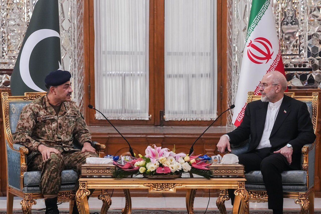 عاصم منیر قالیباف را به پاکستان دعوت کرد/ قالیباف: بدعهدی آمریکا مانع برقراری صلح و امنیت در منطقه است