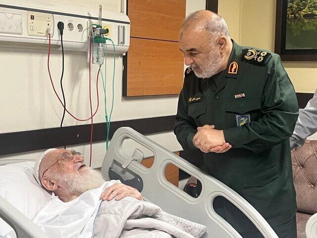 عیادت فرمانده کل سپاه از آیت‌الله حسین نوری همدانی