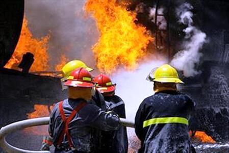 آتش سوزی در یک مجتمع تجاری در فردیس