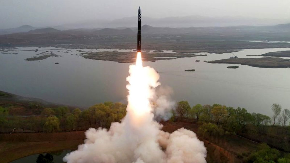 آزمایش موشکی جدید در کره شمالی/ پرتاب کلاهک موشک کروز در منطقه ساحلی غربی