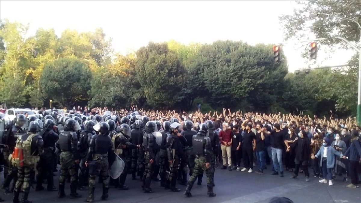 روزنامه دولت: انقلاب نامیدن اعتراضات اخیر مضحک و خیالپردازی است /شورش کور بود