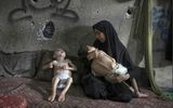 تصاویری تکان دهنده از کودکان غزه/ آسوشیتدپرس: آنها به آرامی در حال تحلیل رفتن هستند