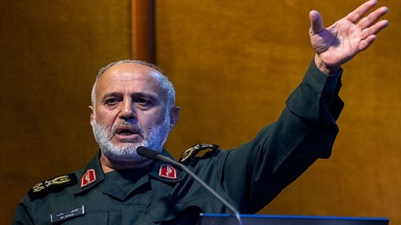 سرلشکر رشید: دشمنان از آزمودن قدرت ارتش و سپاه پرهیز کنند