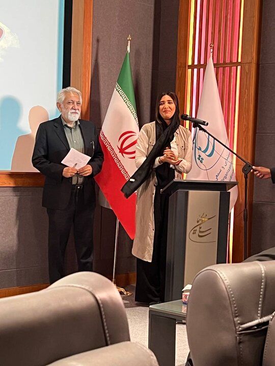 مجید مظفری نشان‌اش را به دخترش داد / «او قهرمان زندگی‌ام» 