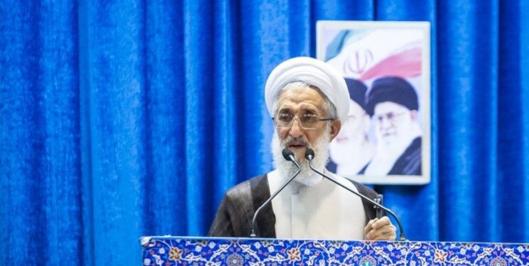 امام جمعه تهران: خدمتی که انقلاب به بانوان کرد در طول تاریخ بی‌سابقه بود / حجاب بانوان مثل لباس روحانیت است