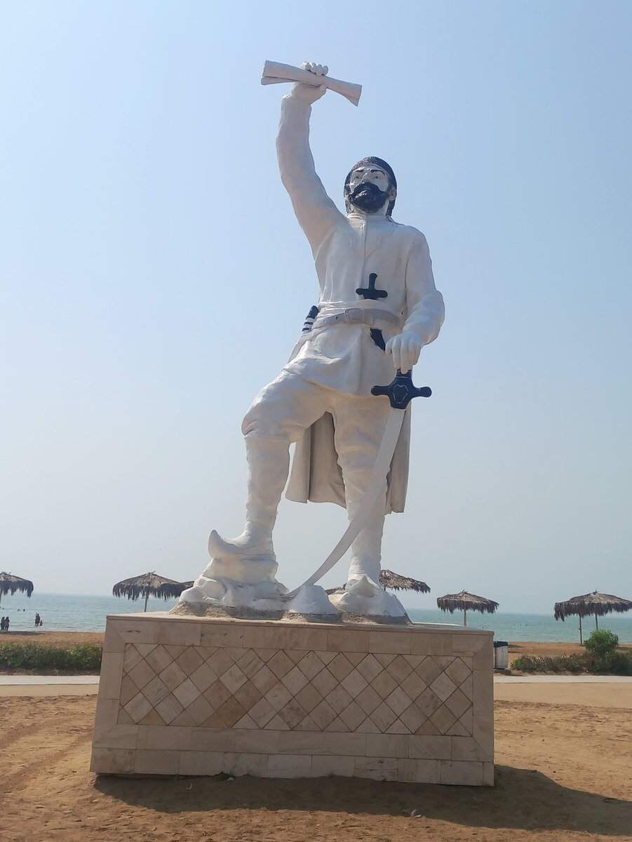 اقدام عجیب شهرداری با تندیس مفاخر!+ عکس 