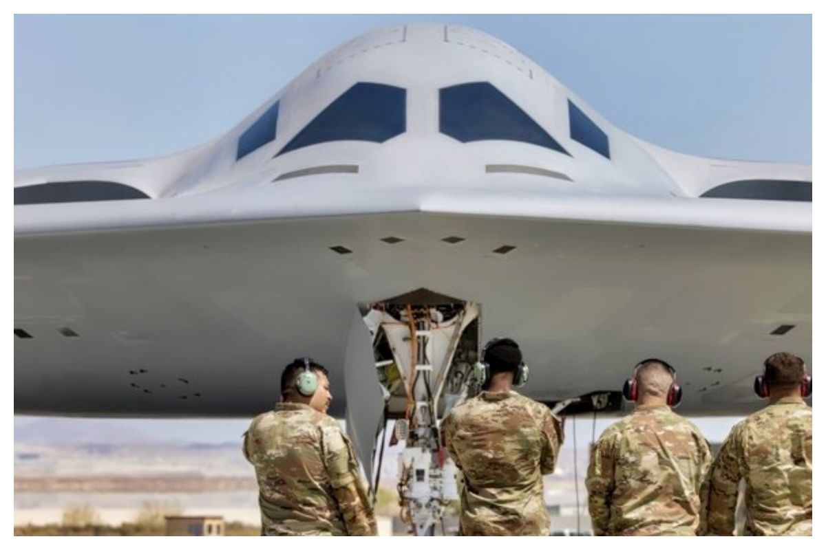 جانشین بمب‌افکن B-2 رونمایی شد