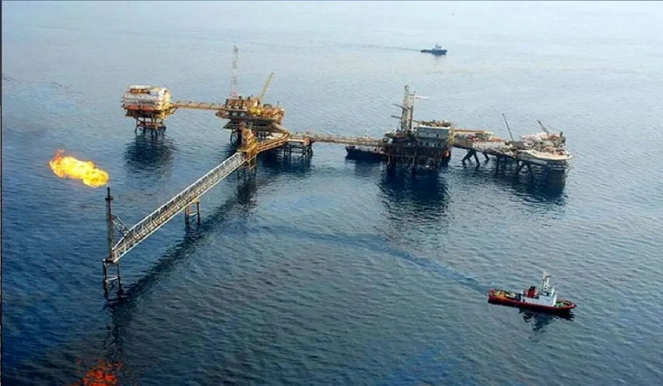 قیمت‌نفت بالاترین سطح ۱۴ ماه گذشته رسید/تهدید تنگه هرمز قیمت‌ها را بالا برد