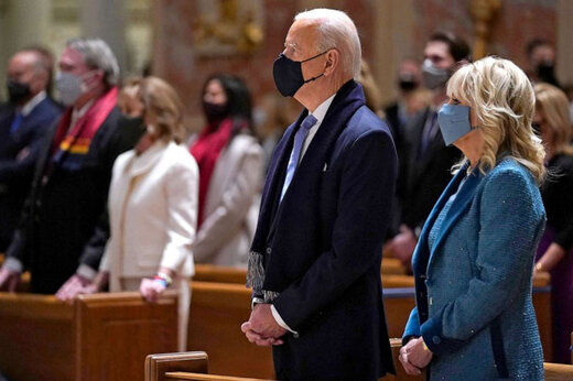 تصویری از حضور بایدن و همسرش در  کلیسا