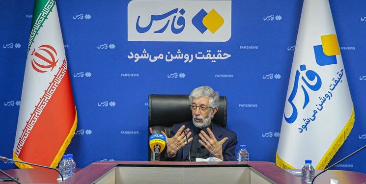 کنایه حدادعادل به جبهه پایداری: مخالفان رای لیستی، خودشان فهرست انتخاباتی ندهند