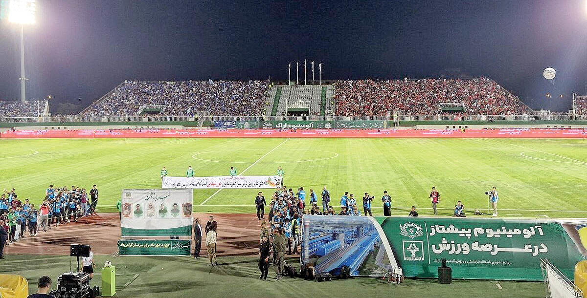 دربی 106، در اراک