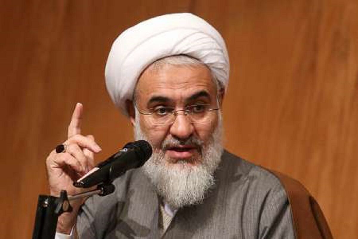 واکنش متفاوت یک امام جمعه به آزادی «طبری»/ پس همه ما را زندانی کنید 
