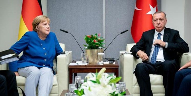 گفت‌وگوی اردوغان و مرکل درباره بحران پناهجویان