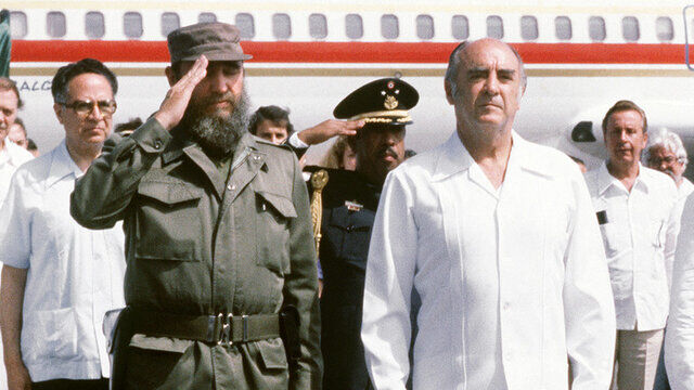 رئیس‌جمهور سابق مامور سیا از آب درآمد!