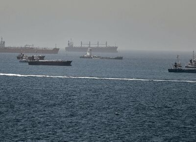یک نفتکش LNG هنگام خروج از تنگه هرمز هدف قرار گرفت