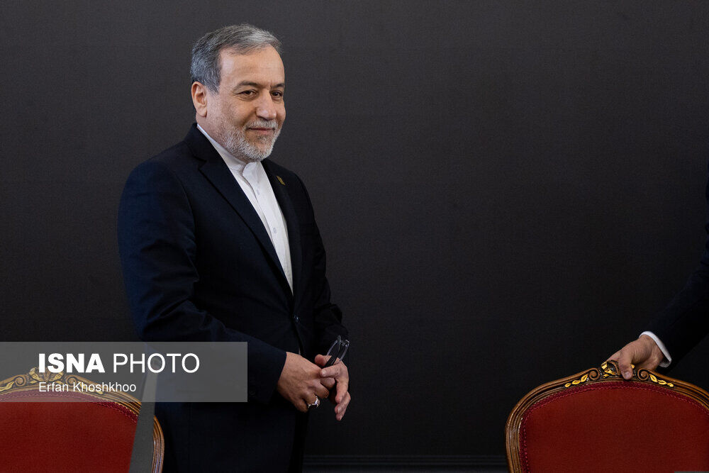 عراقچی با سلطان عمان دیدار کرد