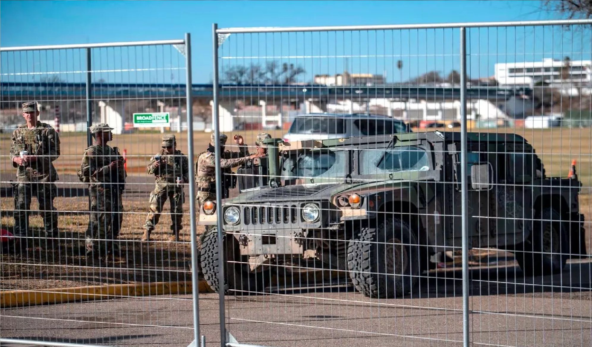 تگزاس پایگاه نظامی جدید در مرز با مکزیک می‌سازد