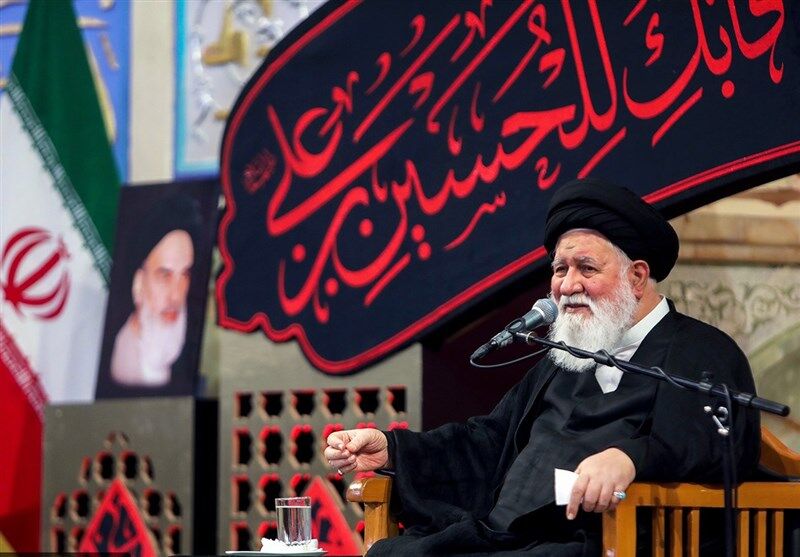 علم الهدی: دولت رئیسی، مسئولان را از زیر کولر و نشستن کنار کارتابل به میان مردم آورد