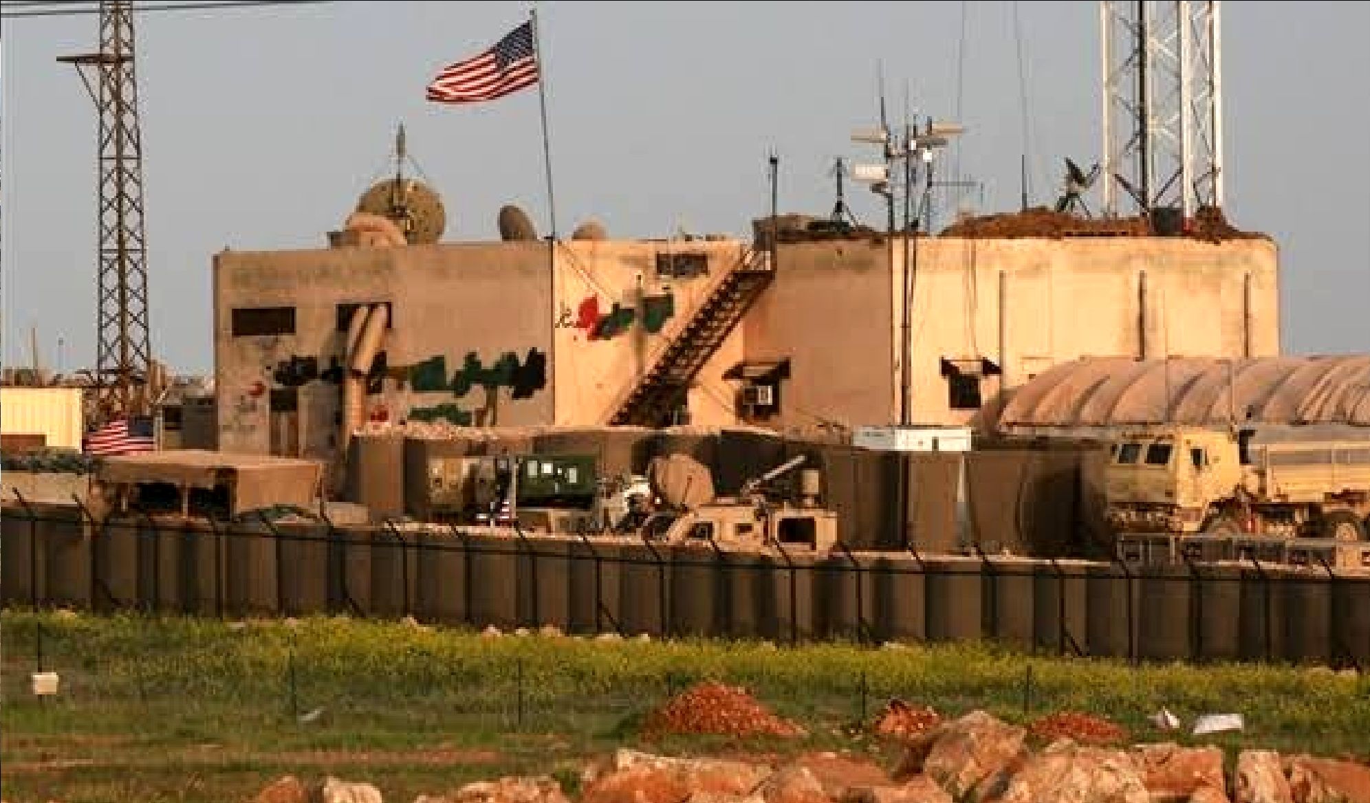 فوری/ حمله پهپادی به پایگاه آمریکایی‌ها در دیرالزور سوریه 
