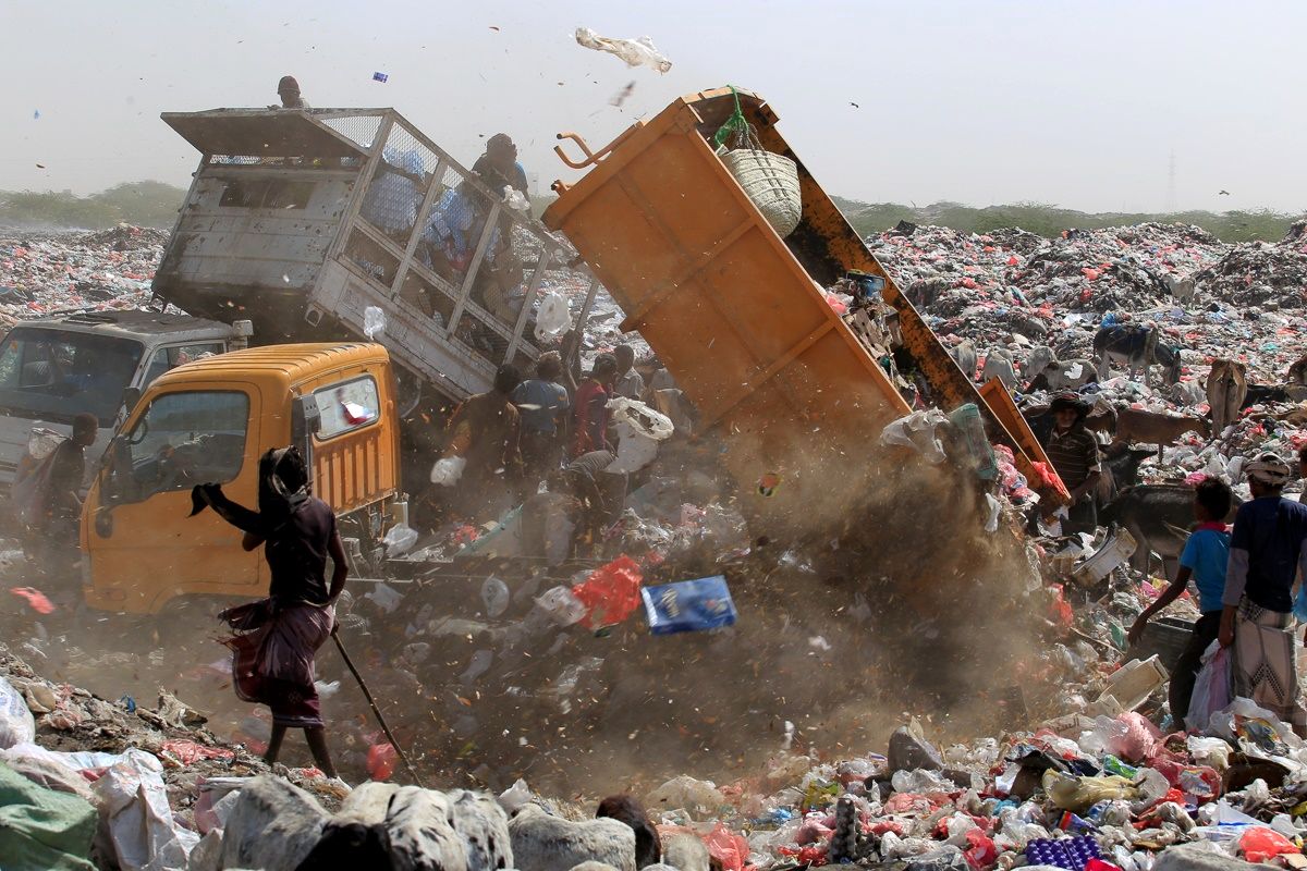 پشت پرده ماجرای کشف زباله در بجنورد / میلیاردری که از تنهایی به زباله پناه برد + فیلم