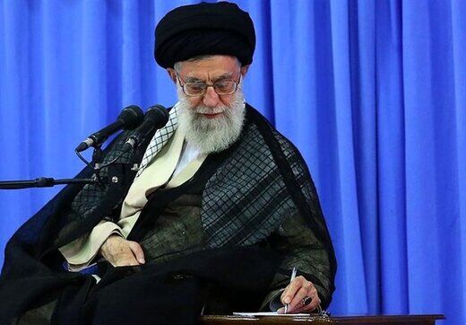 پاسخ رهبر انقلاب به چند سوال درباره کرونا، پاکی و نجسی الکل‌های ضدعفونی و نماز با دستکش
