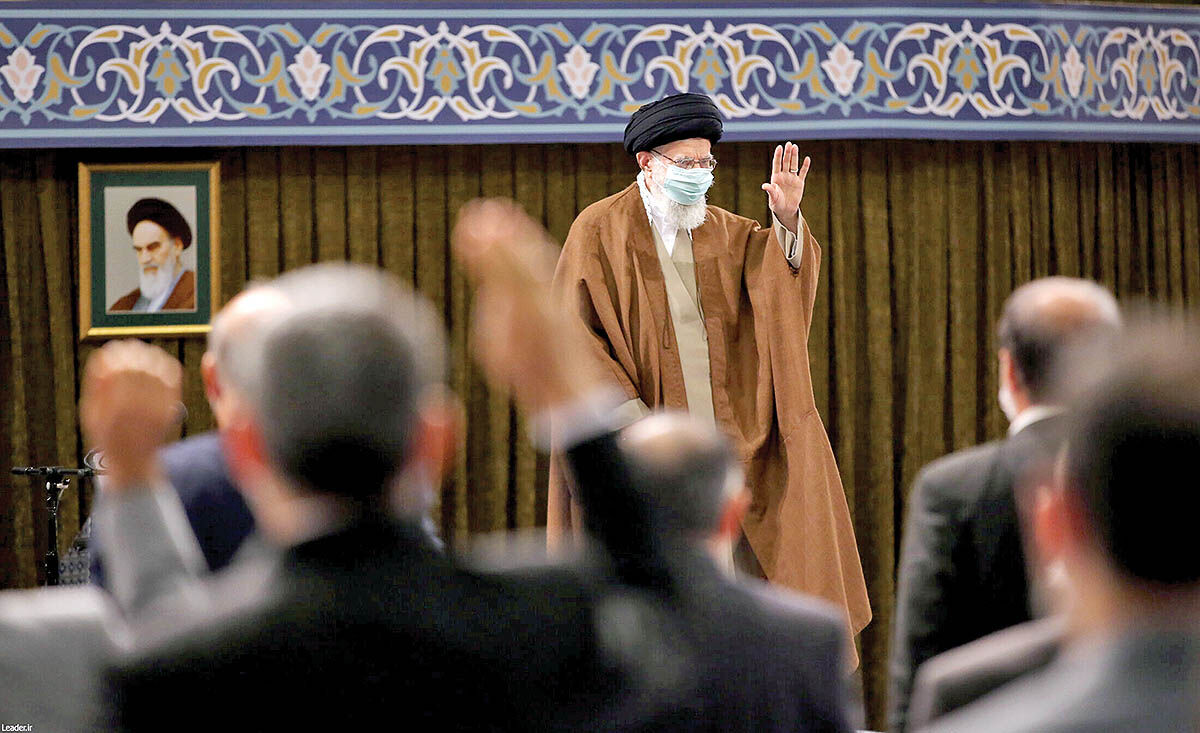 بعضی مطالب درسی صرفا محفوظاتی است که بدون هیچ سودی به ذهن دانش‌آموزان سرازیر می‌شود