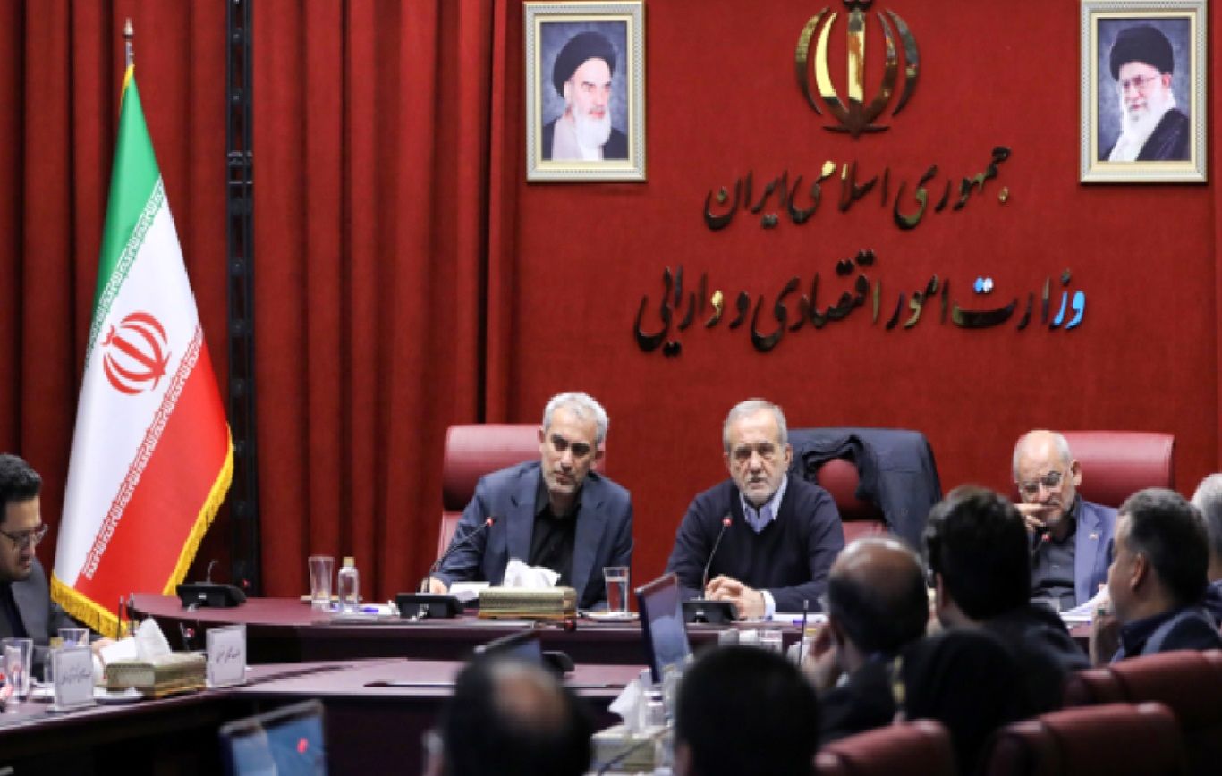 تاکید پزشکیان بر اطلاع‌رسانی اقدامات اقتصادی دولت/ پیش از حضور بازاریان و مردم در خیابان باید برای حل مسائلشان چاره‌اندیشی کنیم