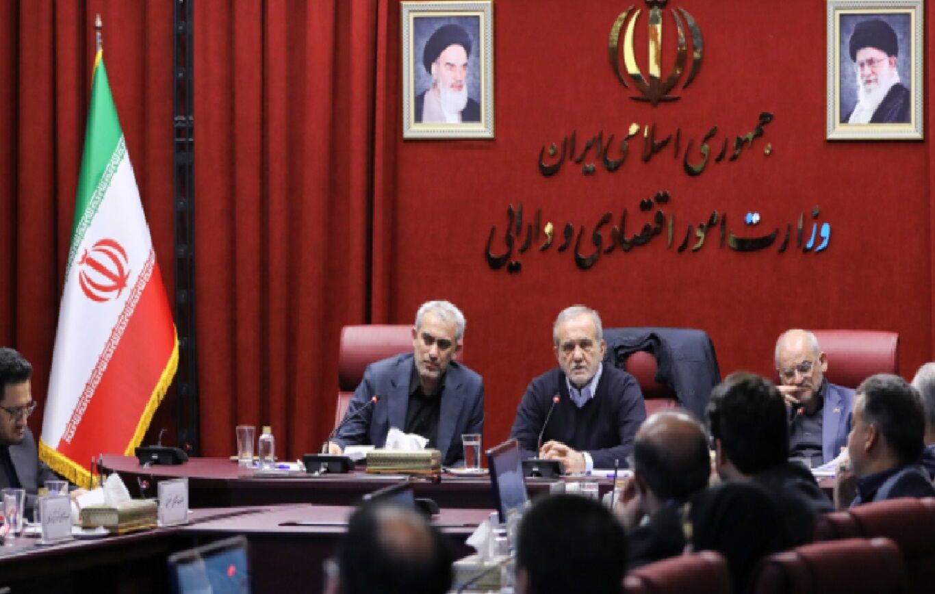 تاکید پزشکیان بر اطلاع‌رسانی اقدامات اقتصادی دولت/ پیش از حضور بازاریان و مردم در خیابان باید برای حل مسائلشان چاره‌اندیشی کنیم