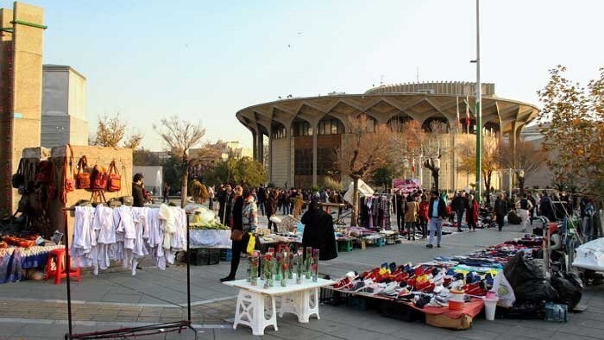 آماده‌سازی مکانی مشخص برای دستفروشان چهارراه ولیعصر