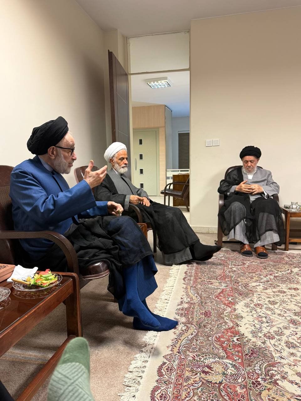 عکسی از معاون پزشکیان در کنار سید محمد خاتمی در یک جلسه / موسوی لاری و ابطحی هم بودند 5