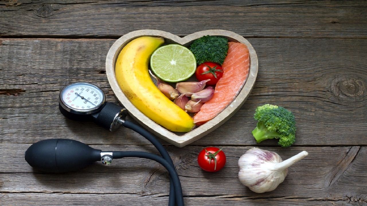 کسانی که فشار خون دارند، از این 9 خوراکی غافل نشوند