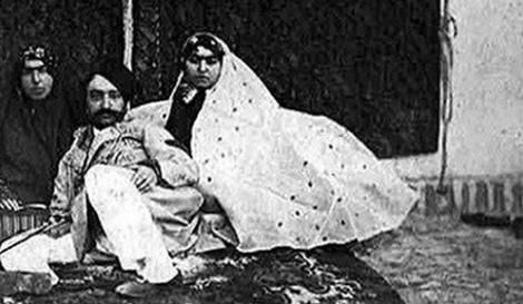 این تصاویر ثابت می کند زنان قاجار زشت نبودند/ ناصرالدین شاه عکس زنانش را دستکاری می کرده!