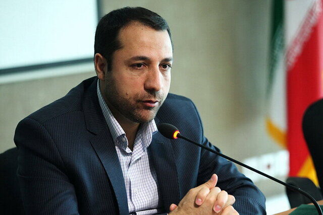 رئیس بانک مرکزی: التهابات بازار ارز آرام می‌گیرد