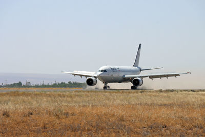 خبر خوش وزیر راه / توسعه پایانه‌های مرزی و افزایش پروازها میان ایران و این کشور 2