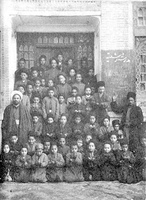 آموزش ابتدایی در دوره قاجار