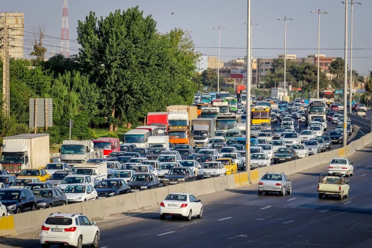 ترافیک در آزادراه تهران-کرج-قزوین/ رانندگان زمان سفر را مدیریت کنند