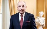 رئیس جمهور این کشور اروپایی مجبور به کناره‌گیری شد