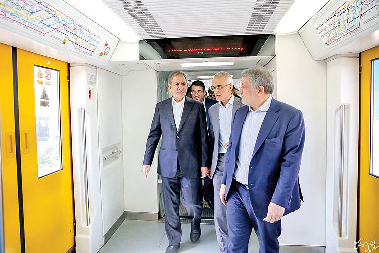 نباید مدیران کشور را در جبهه‌های داخلی هم درگیر کنیم