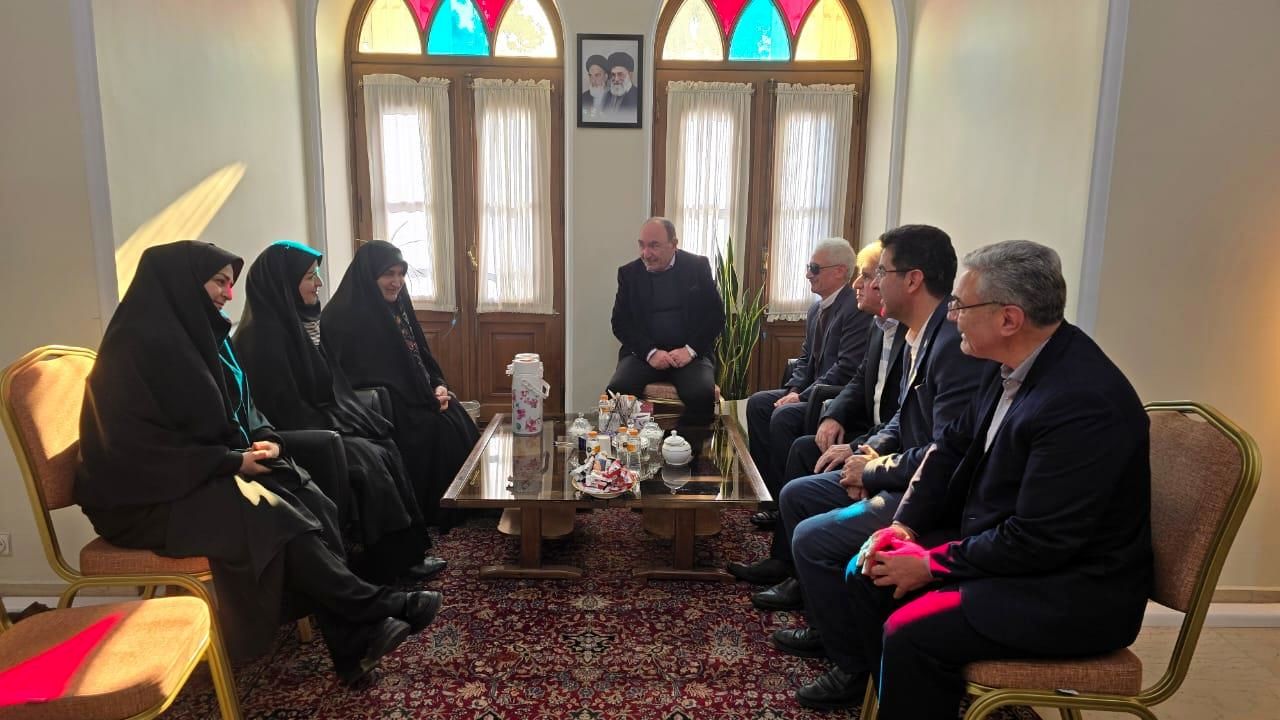 پیگیری ایجاد ردیف مستقل بودجه‌ای و تدوین قانون جامع احیا دریاچه ارومیه