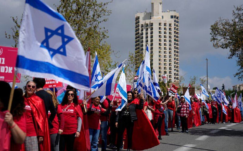 حضور ده‌ها هزار اسرائیلی در مقابل مقر پارلمان+عکس