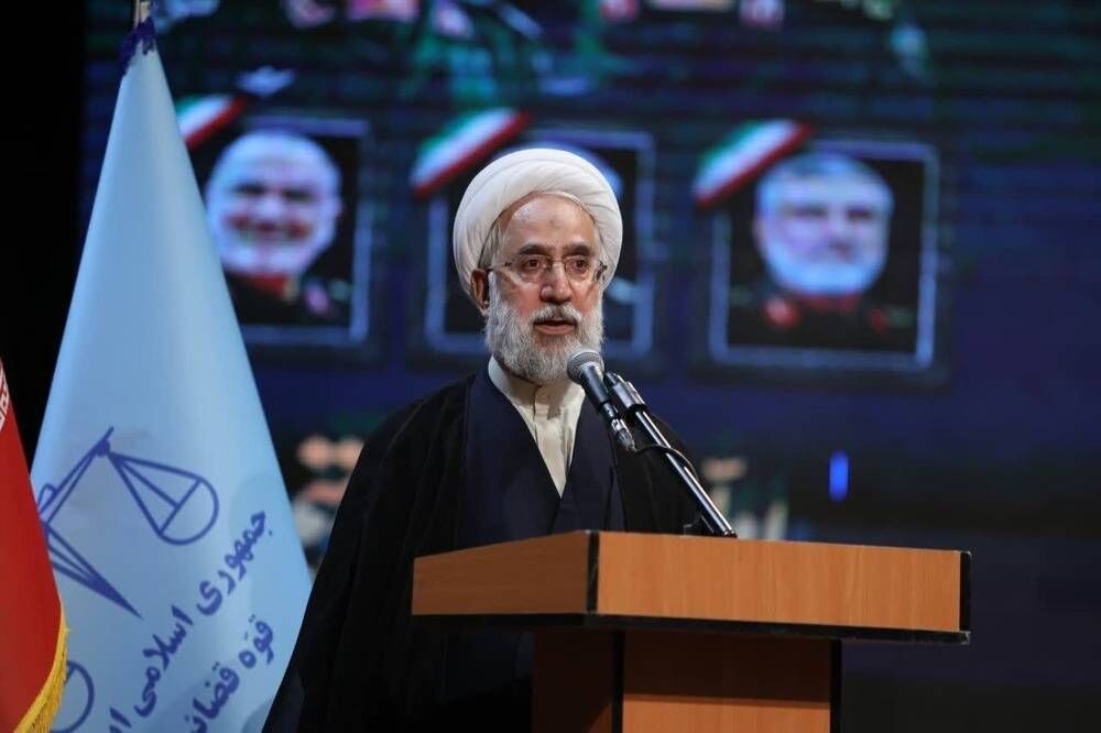 جبران خسارت اغتشاشات اخیر باید از حامیان «فتنه سلطنت» مطالبه شود

‌
