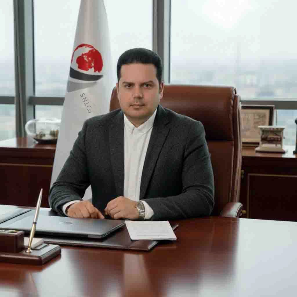 نشان عالی مدیر سال به دکتر محمد فؤاد موحد، مدیرعامل شرکت صبانور ایرانیان، اعطا شد