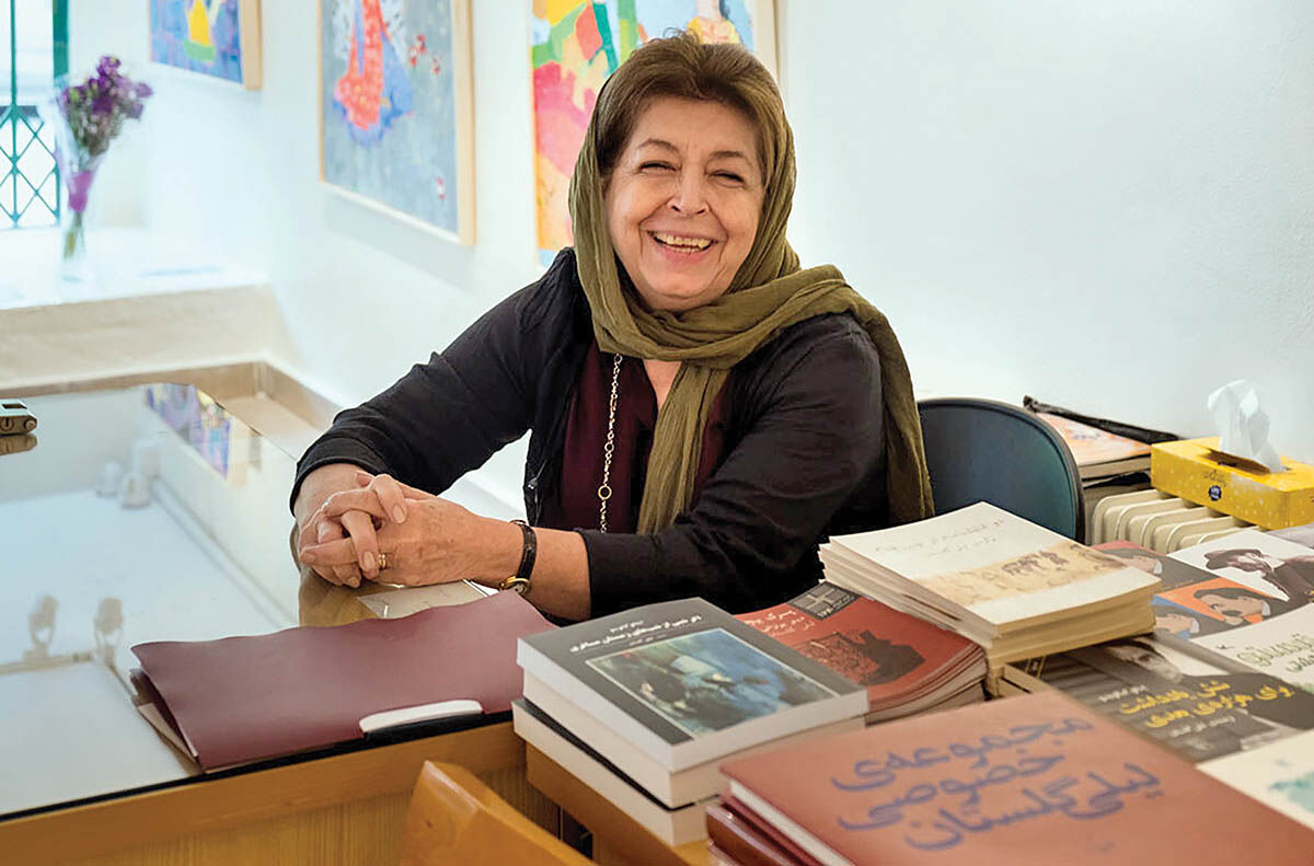 هرگز قلم را زمین نگذاشتم