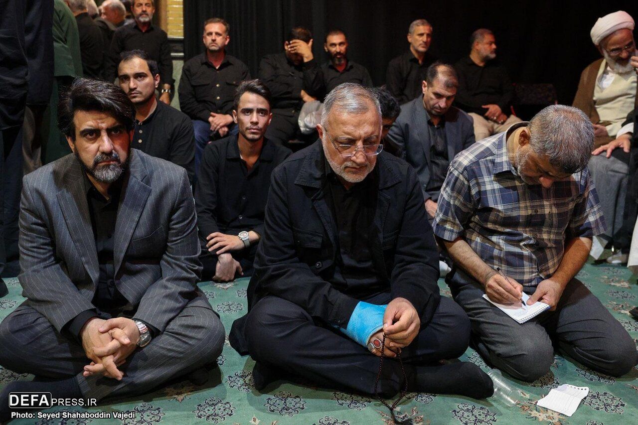 چهره های مطرح به مراسم بزرگداشت شهید «محمد باقری» رفتند / حضور زاکانی با دست شکسته + عکس 7