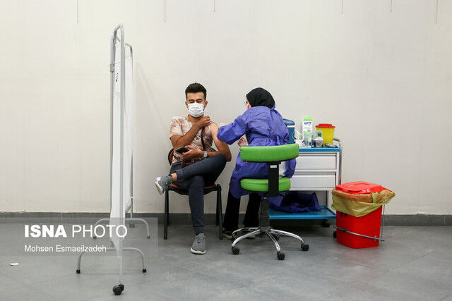 سن واکسیناسیون در مشهد به ۴۰ سال رسید